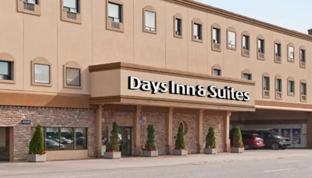 Days Inn & Suites By Wyndham Sault Ste. Marie On Eksteriør bilde