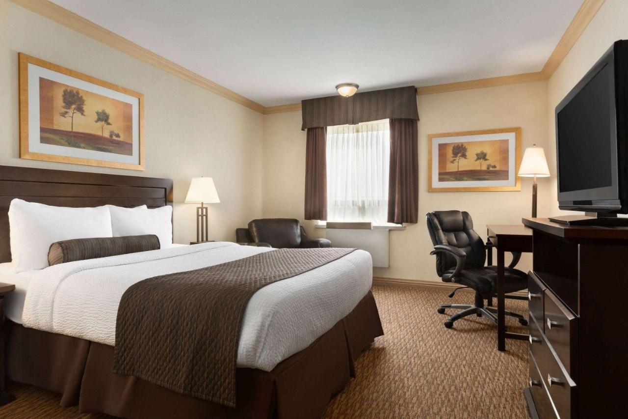 Days Inn & Suites By Wyndham Sault Ste. Marie On Eksteriør bilde