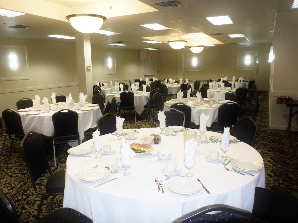 Days Inn & Suites By Wyndham Sault Ste. Marie On Eksteriør bilde
