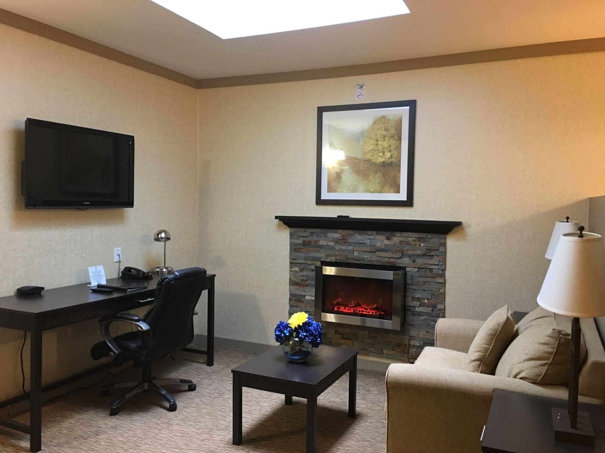 Days Inn & Suites By Wyndham Sault Ste. Marie On Eksteriør bilde