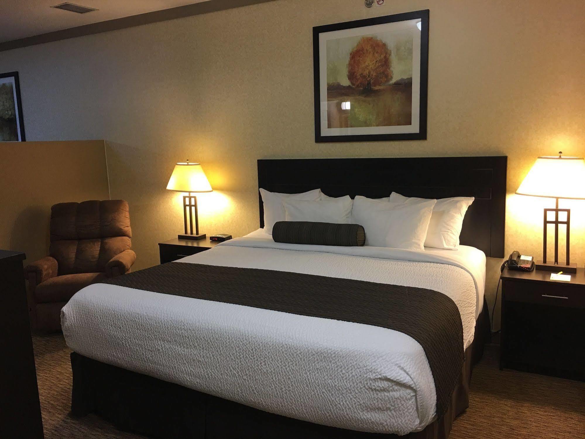 Days Inn & Suites By Wyndham Sault Ste. Marie On Eksteriør bilde