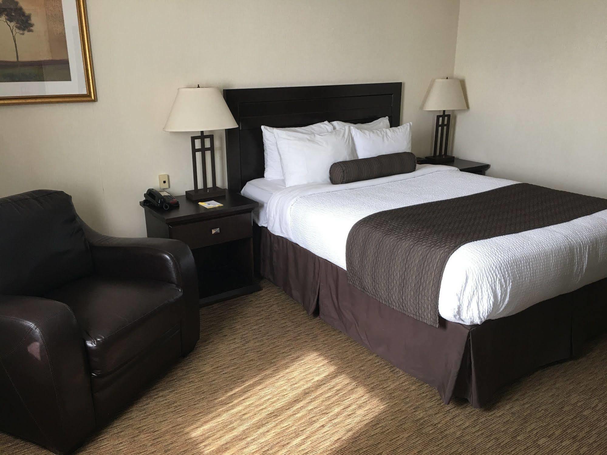 Days Inn & Suites By Wyndham Sault Ste. Marie On Eksteriør bilde