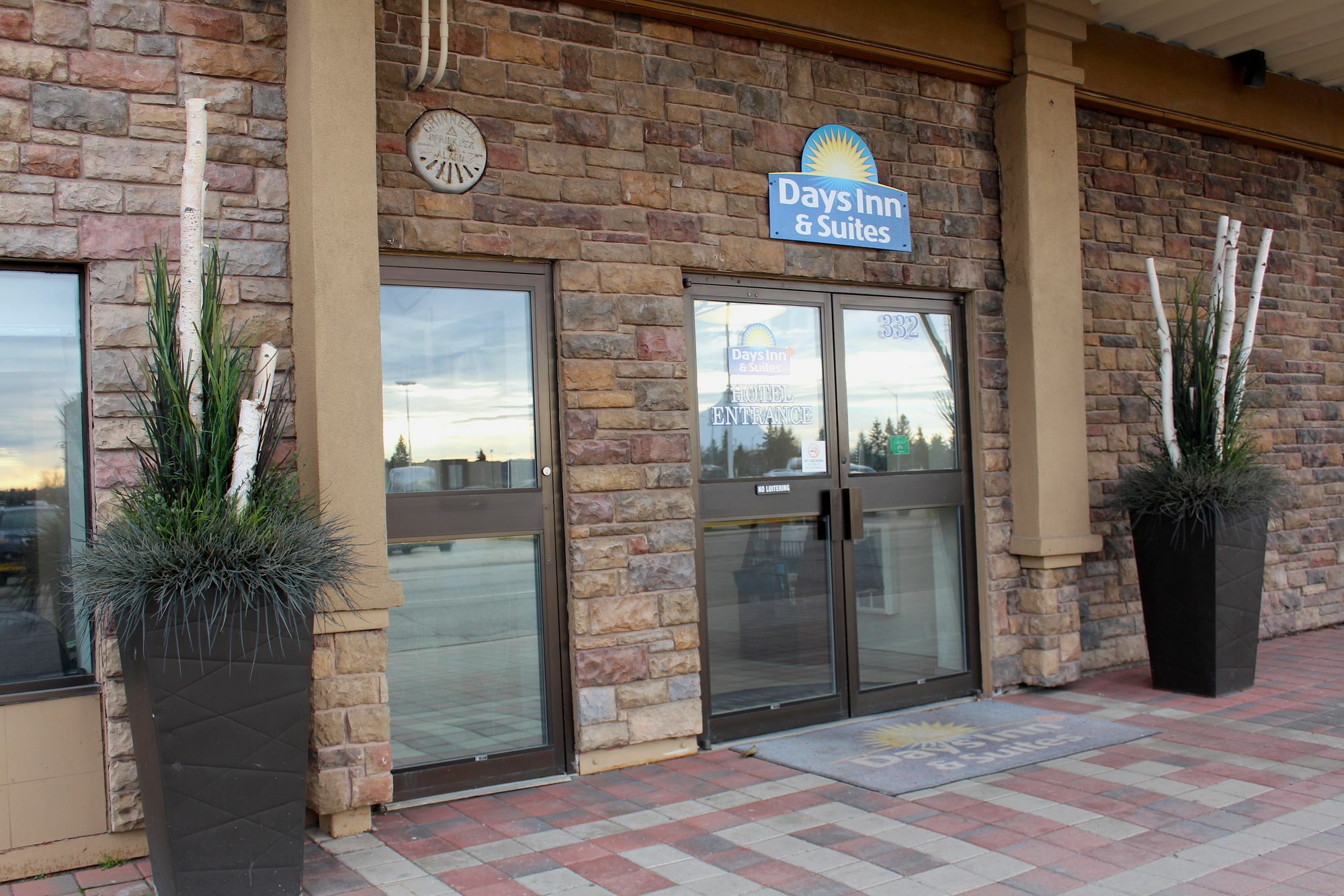 Days Inn & Suites By Wyndham Sault Ste. Marie On Eksteriør bilde